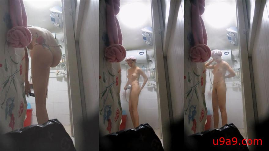 【新片速遞】 邪恶的房东暗藏摄像头偷拍白白嫩嫩的小媳妇洗澡[272M/MP4/03:53] | 國內原創