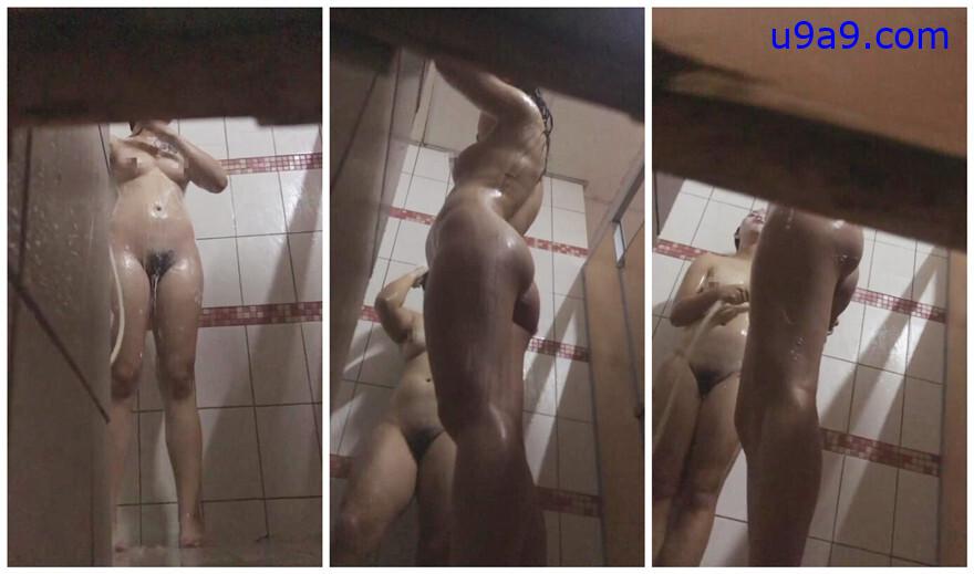 【新片速遞】   花重金收买女同学偷拍她们宿舍的女生洗澡身材是相当的不错[339M/MP4/04:37] | 國內原創